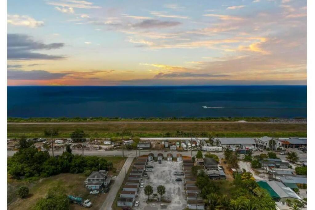 Inviting Oasis - Cozy, Spotless, And Comfortable Room Pahokee Exterior foto